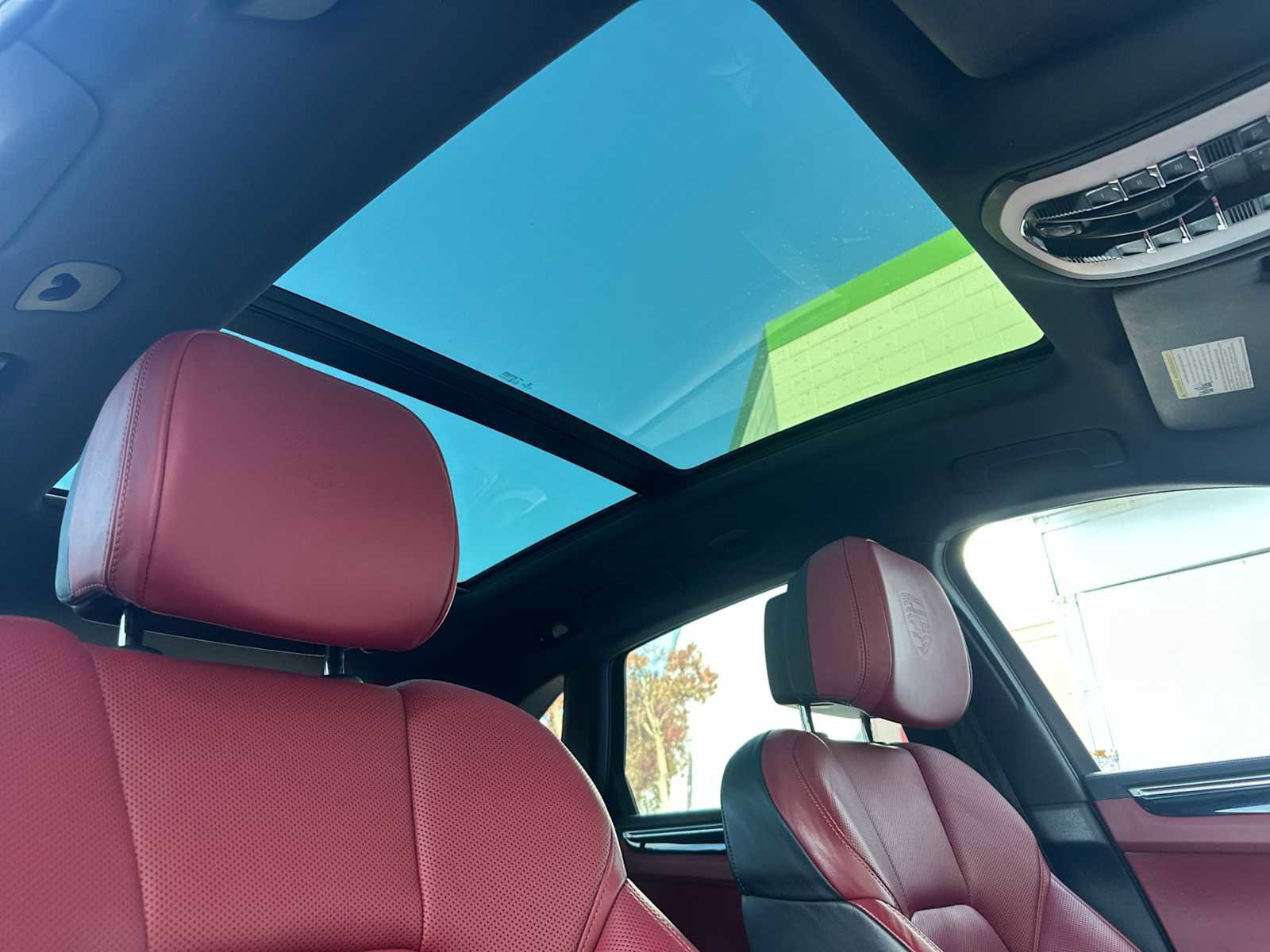 Certified 2022 Porsche Macan S image 18