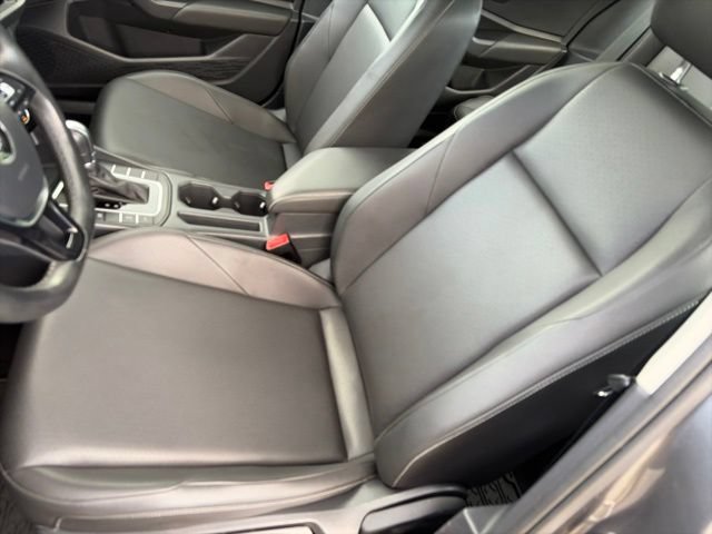 Used 2019 Volkswagen Jetta SE w/ Cold Weather Package FWD image 12