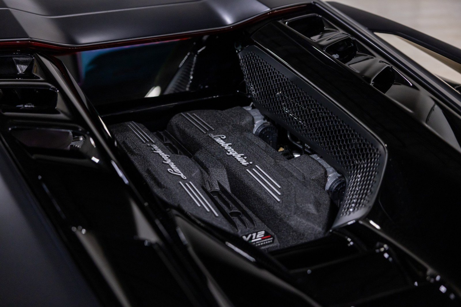 Used 2025 Lamborghini Revuelto image 18
