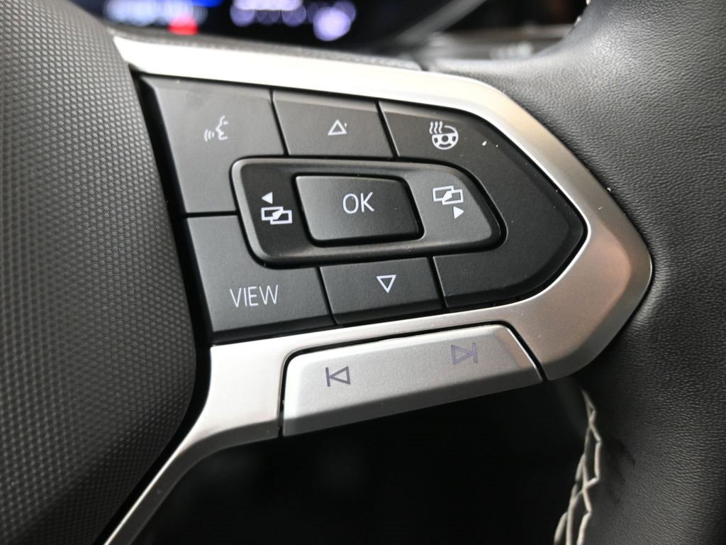 Certified 2024 Volkswagen Taos SE image 27