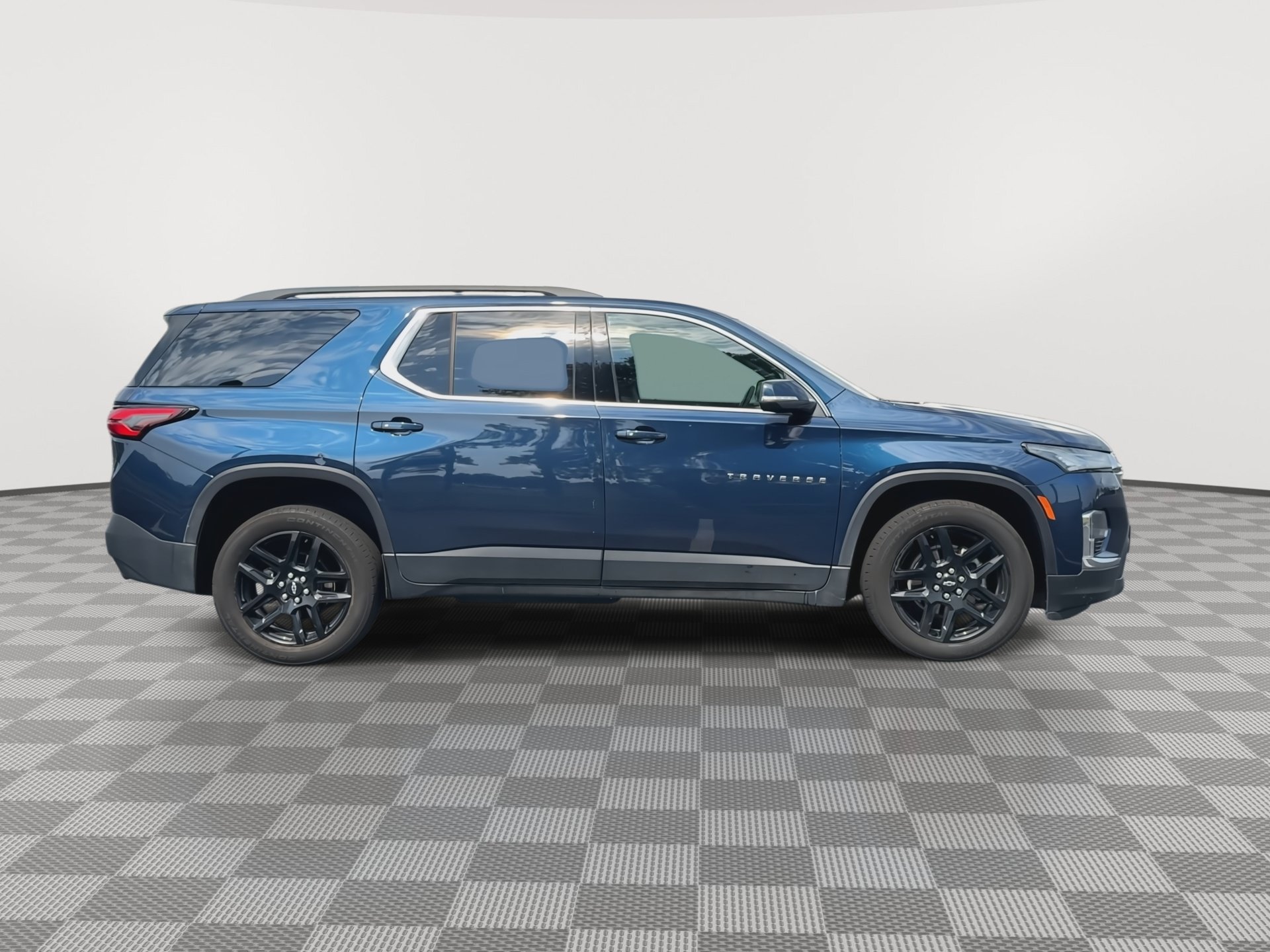 Used 2023 Chevrolet Traverse LT FWD image 9