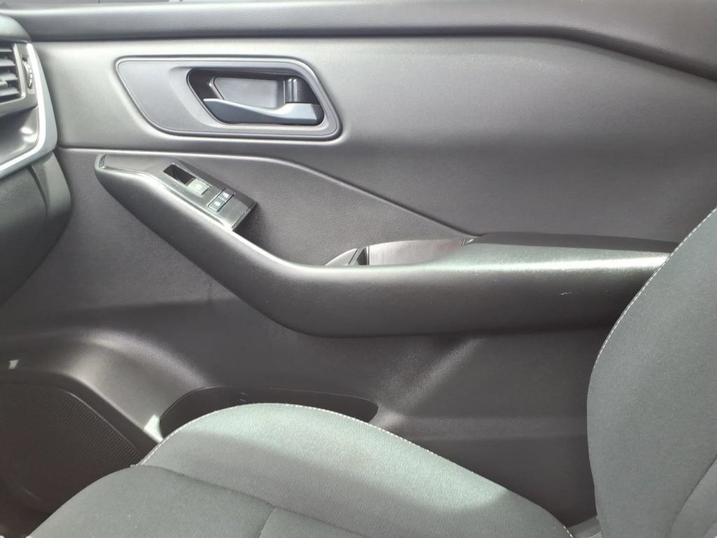 Used 2026 Nissan Rogue S FWD image 24