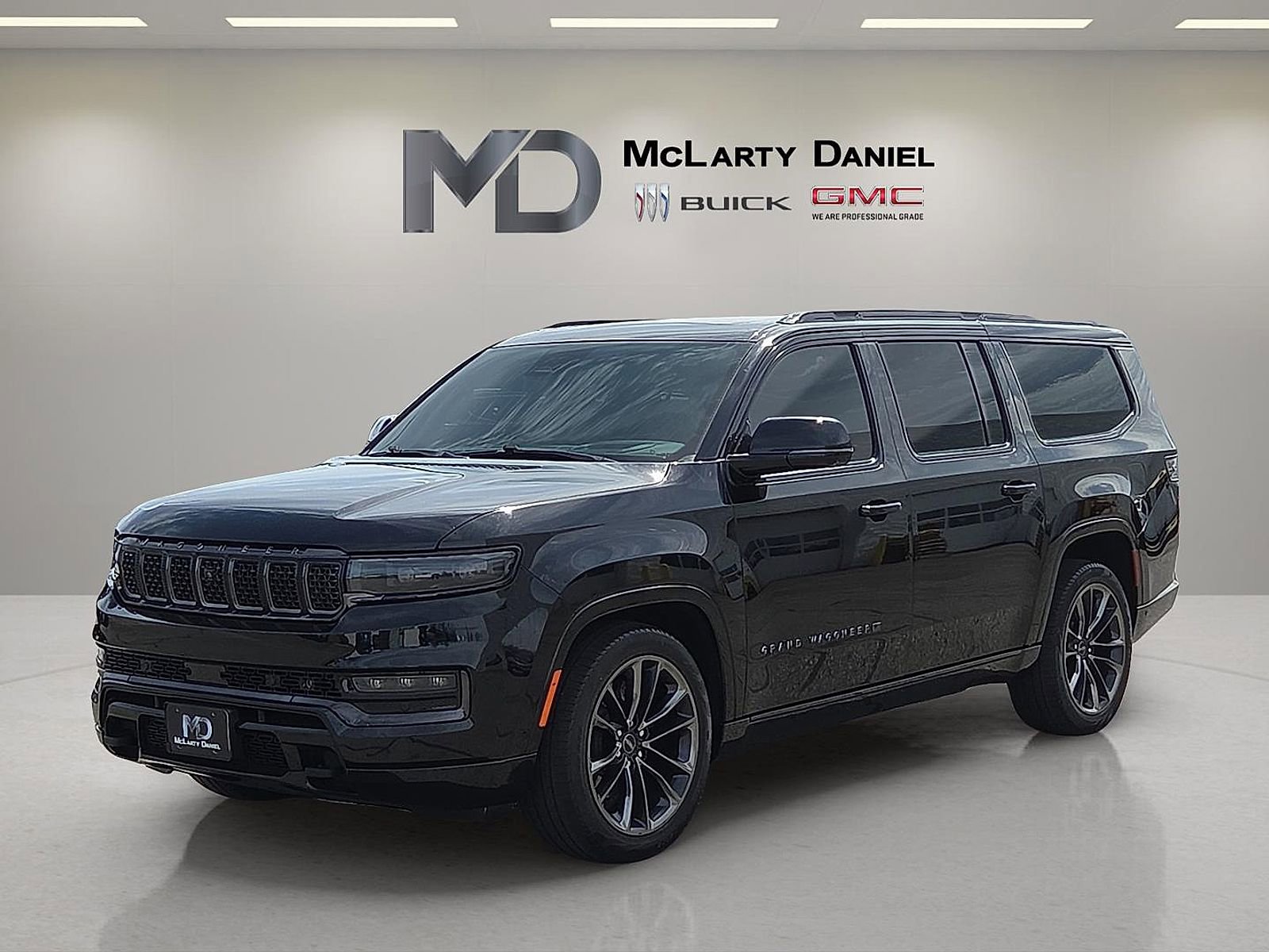 Used 2024 Jeep Grand Wagoneer L Series II w/ Quick Order Packagew 28T image 2