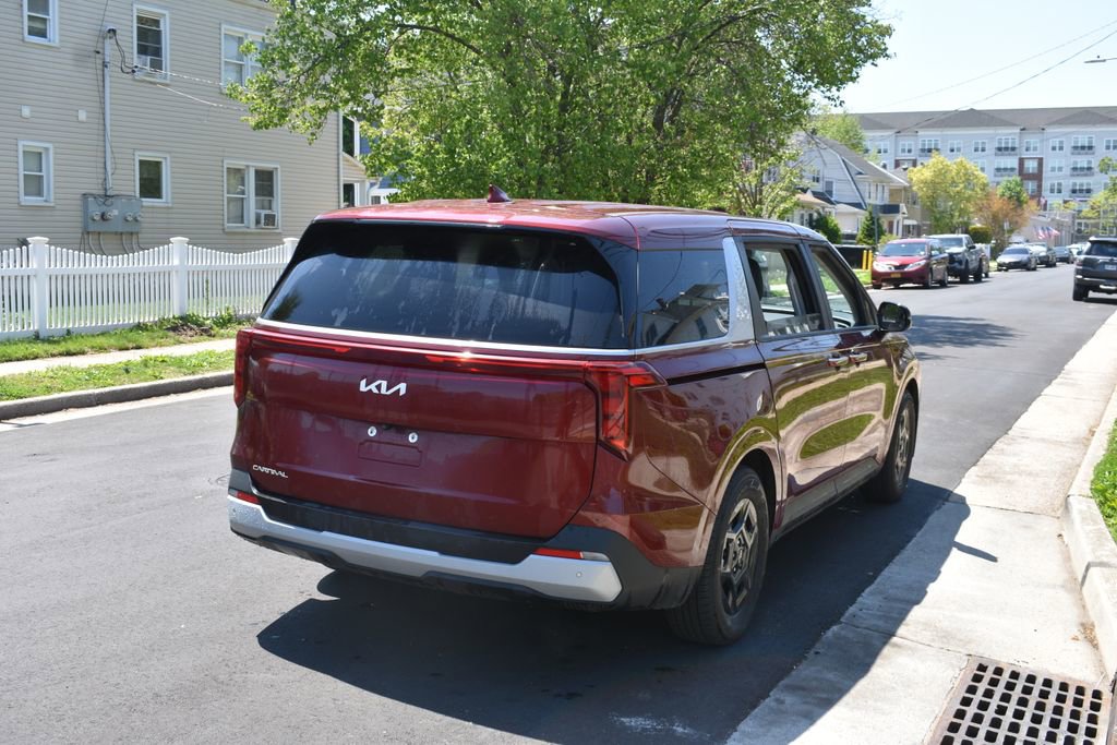 Used 2025 Kia Carnival FWD image 5