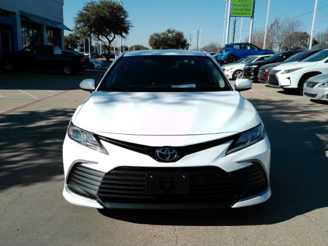 Used 2022 Toyota Camry LE image 2