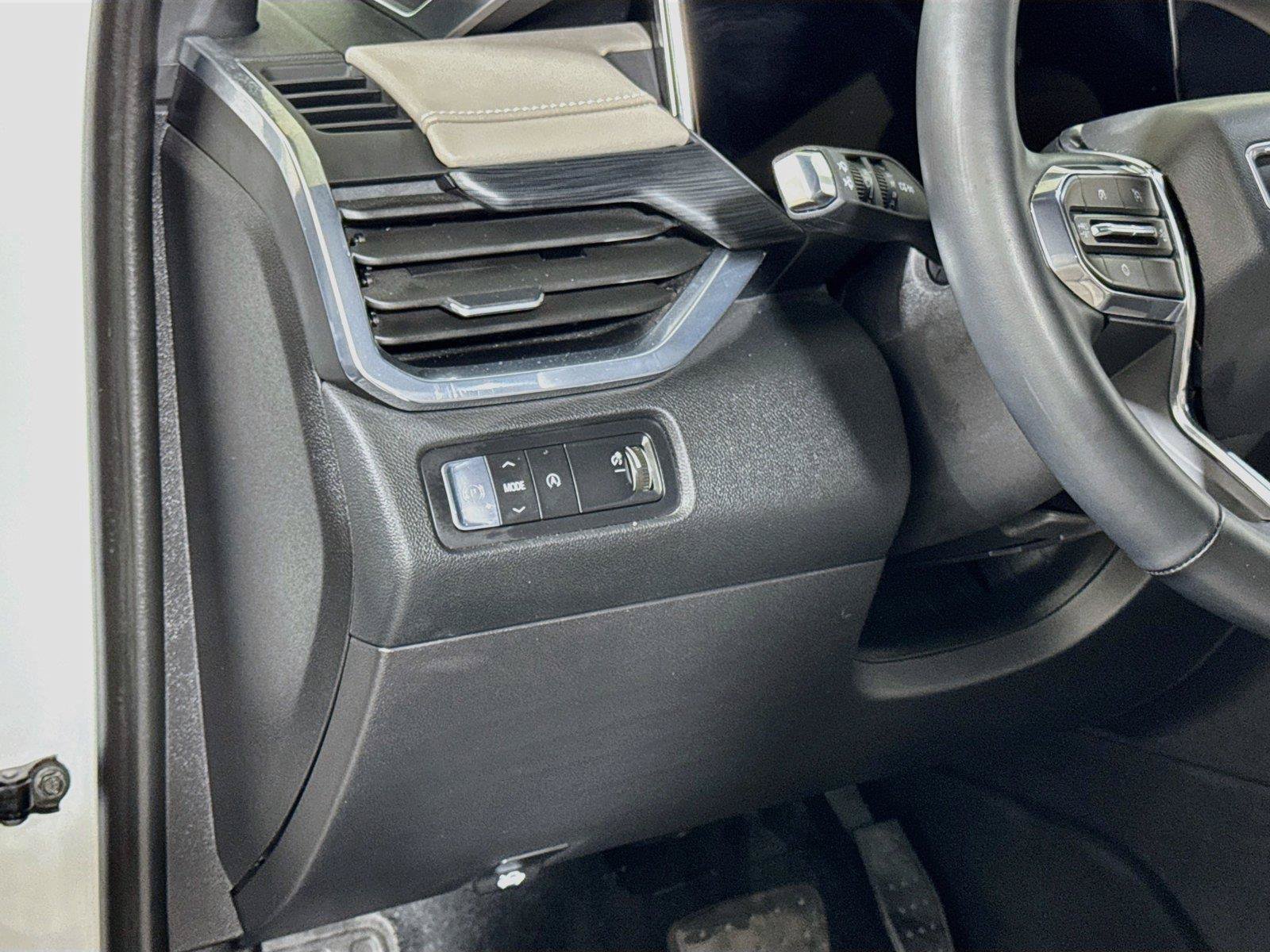 Used 2026 GMC Acadia Elevation w/ Elevation Premium Package FWD image 8