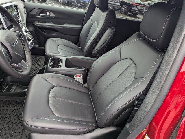 New 2026 Chrysler Pacifica Select image 18