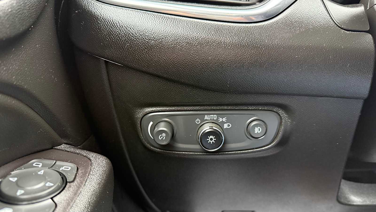 Used 2021 Chevrolet Equinox Premier AWD/4WD image 14