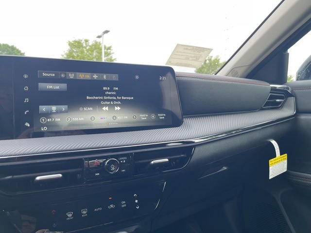 New 2025 Nissan Kicks SR image 18