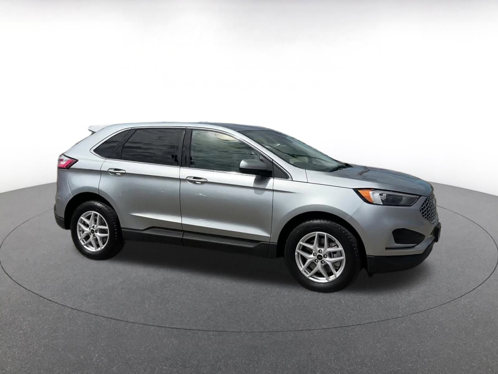 Used 2024 Ford Edge SEL image 2
