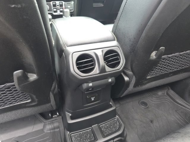 Used 2024 Jeep Wrangler Unlimited Sahara w/ Technology Group AWD/4WD image 31