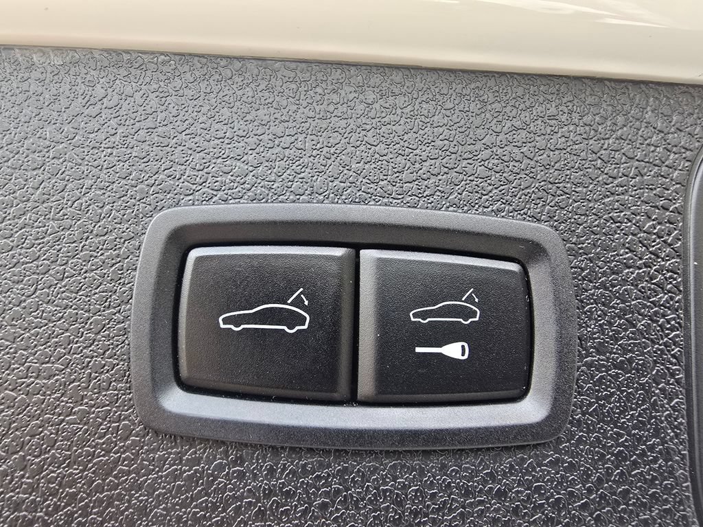 Used 2023 Porsche Macan Turbo AWD/4WD image 14