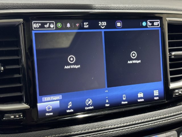 Used 2023 Chrysler Pacifica Limited FWD image 19