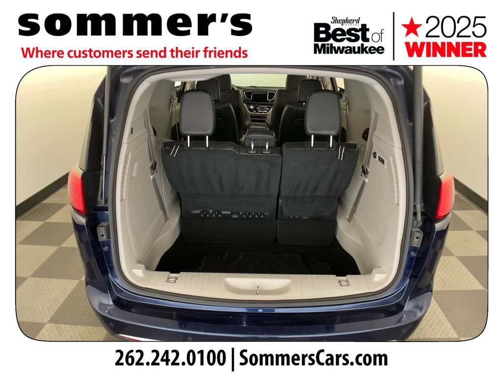 Used 2018 Chrysler Pacifica Limited w/ Tire & Wheel Group FWD image 21