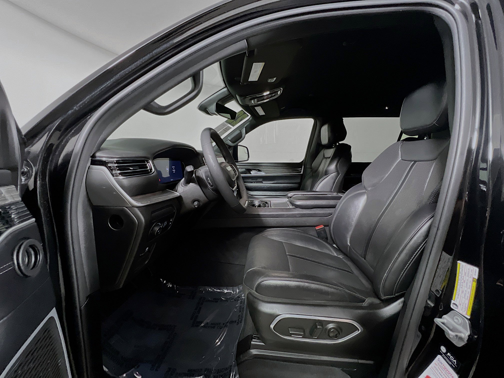 Used 2022 Jeep Wagoneer Series II image 15