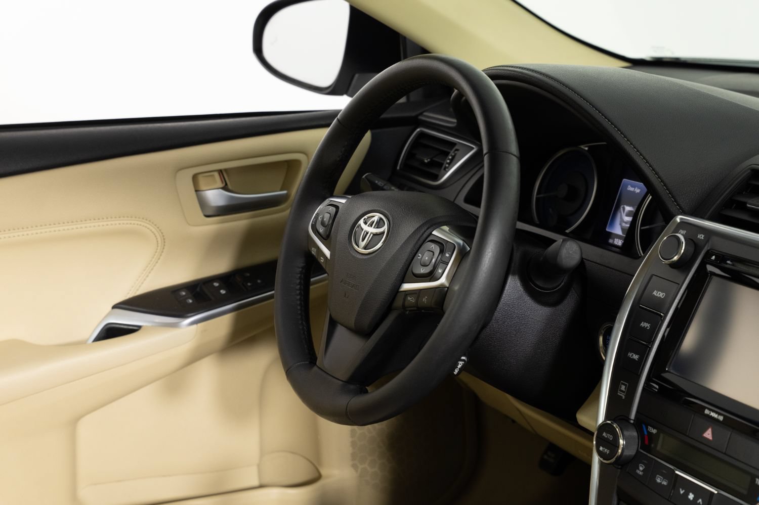Used 2017 Toyota Camry XLE w/ Advanced Technology Package FWD image 25