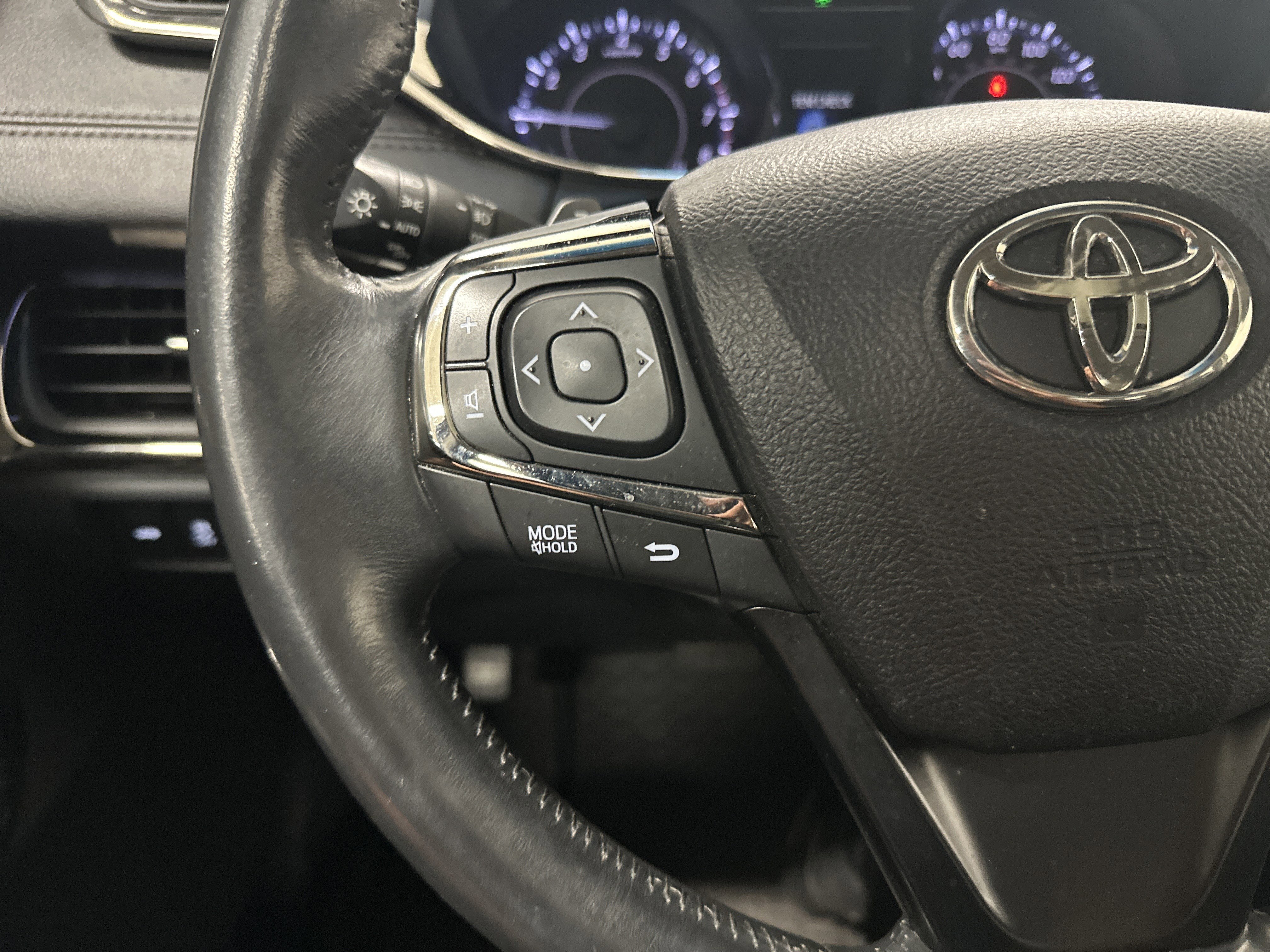 Used 2014 Toyota Avalon Limited FWD image 19