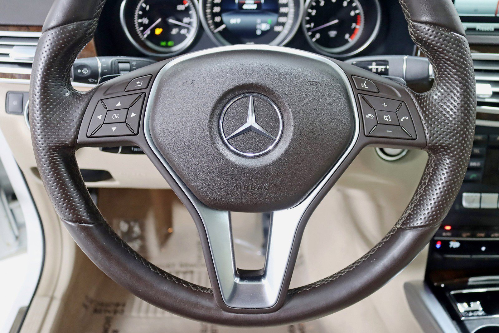 Used 2015 Mercedes-Benz E 350 E 350 4MATIC-Premium 1 Package w/ Premium 1 Package image 15