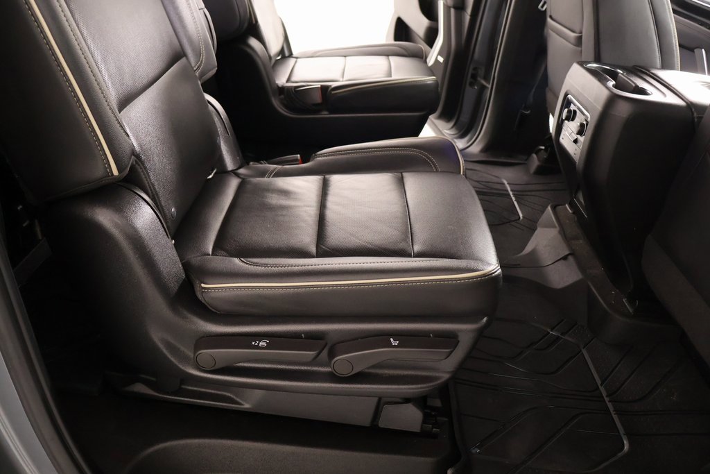 Used 2022 Chevrolet Suburban Premier image 16