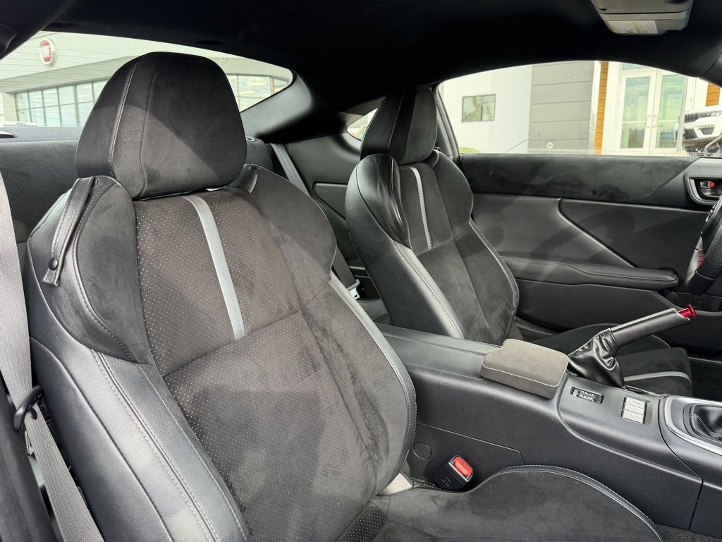 Used 2024 Toyota GR86 Premium image 30