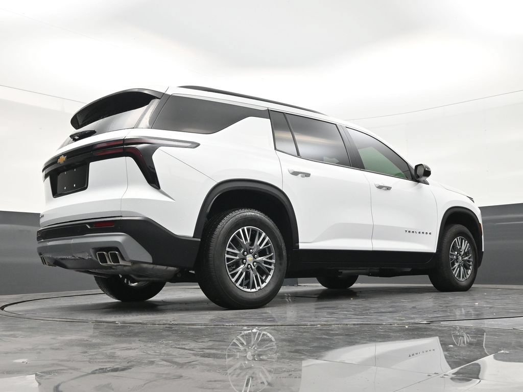 Used 2025 Chevrolet Traverse LT FWD image 24