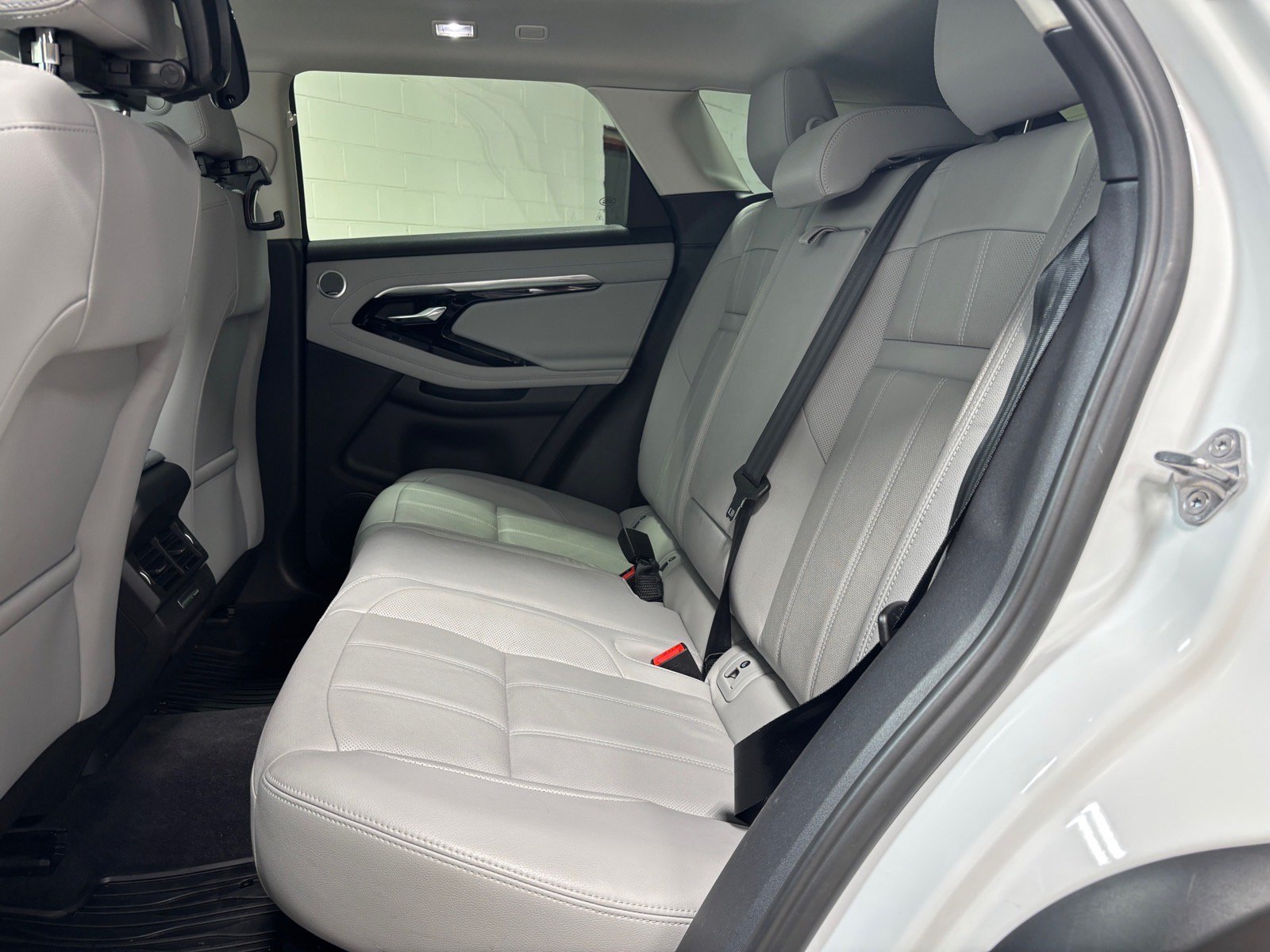Used 2023 Land Rover Range Rover Evoque SE AWD/4WD image 29
