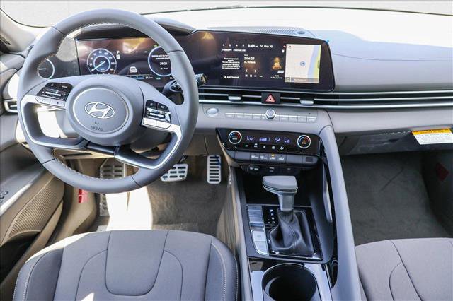 New 2025 Hyundai Elantra SEL image 25