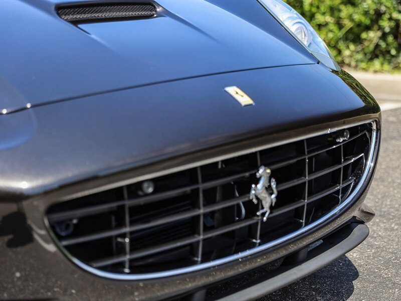 Used 2014 Ferrari California RWD image 10