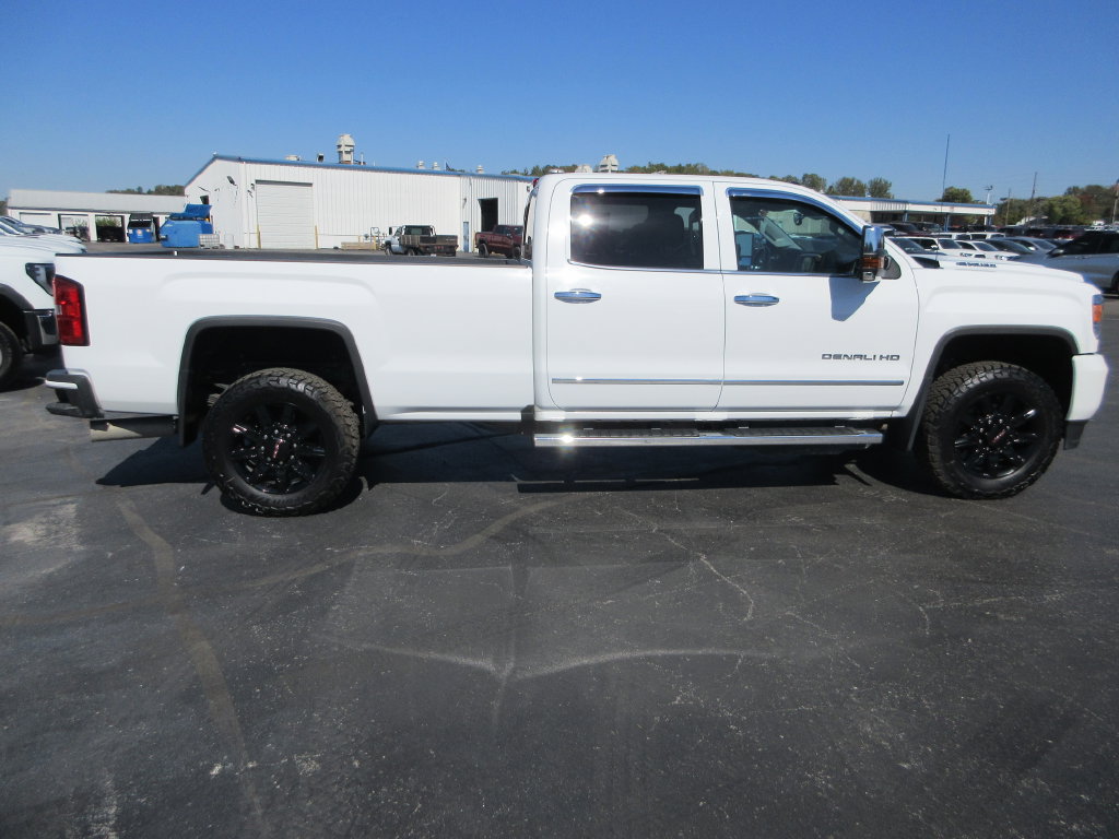 Used 2018 GMC Sierra 3500 Denali w/ Duramax Plus Package AWD/4WD image 5