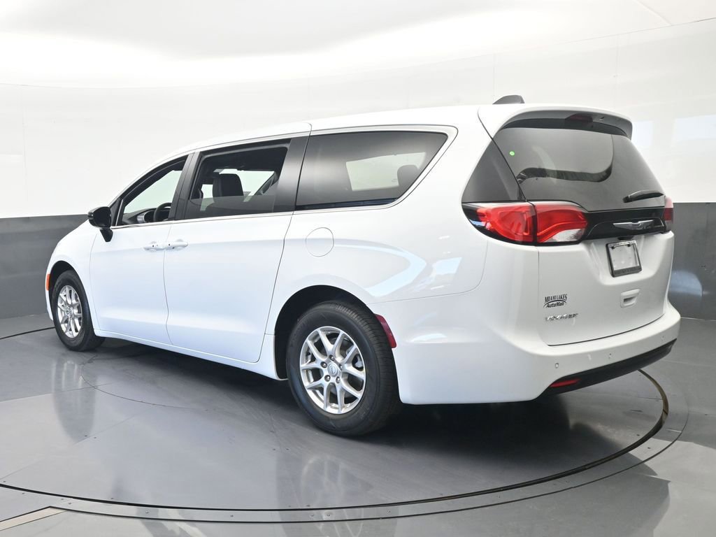 New 2026 Chrysler Voyager LX image 4