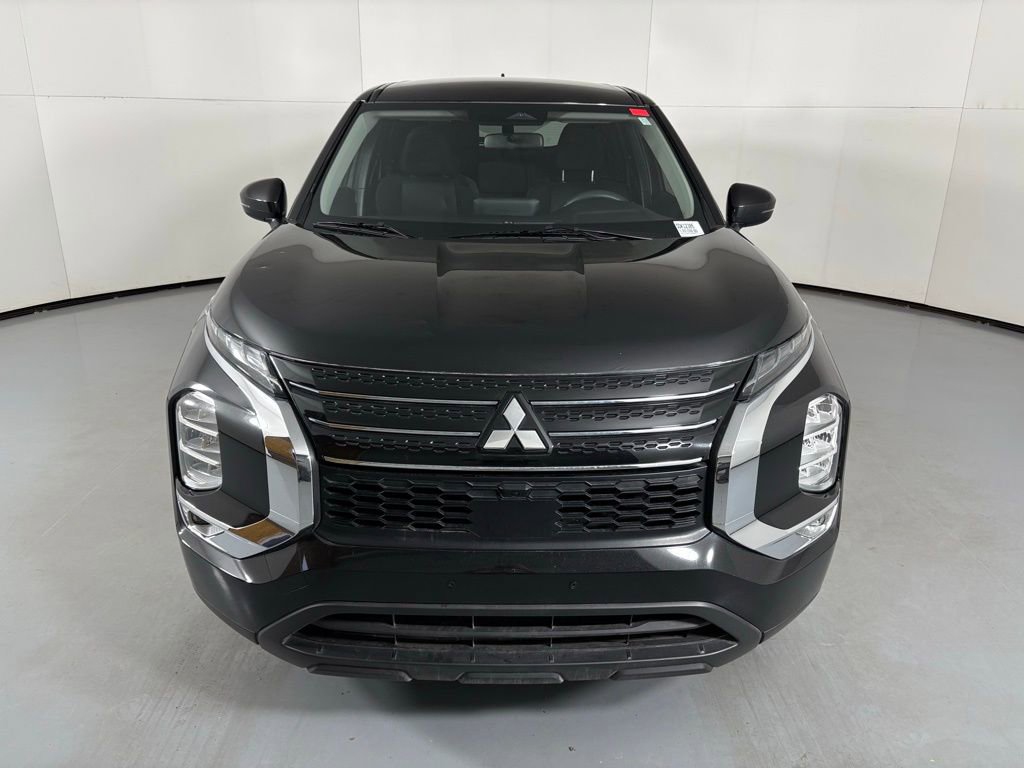 Used 2022 Mitsubishi Outlander ES image 3