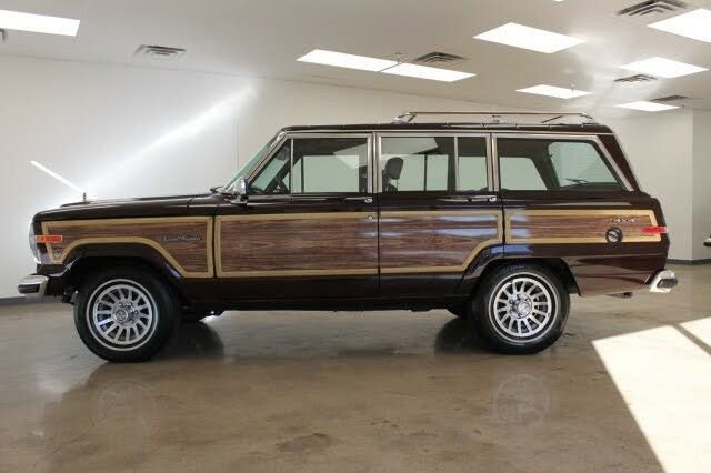 Used 1989 Jeep Grand Wagoneer image 2