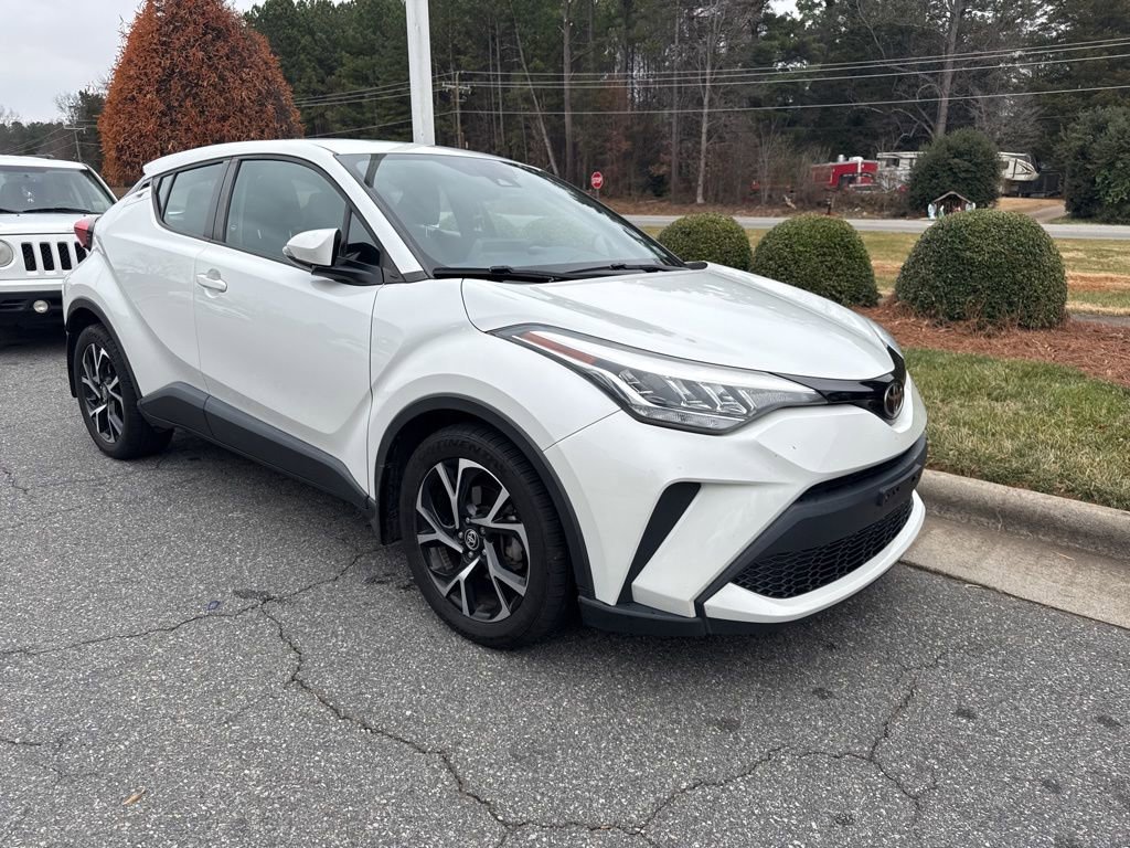 Used 2021 Toyota C-HR XLE image 3