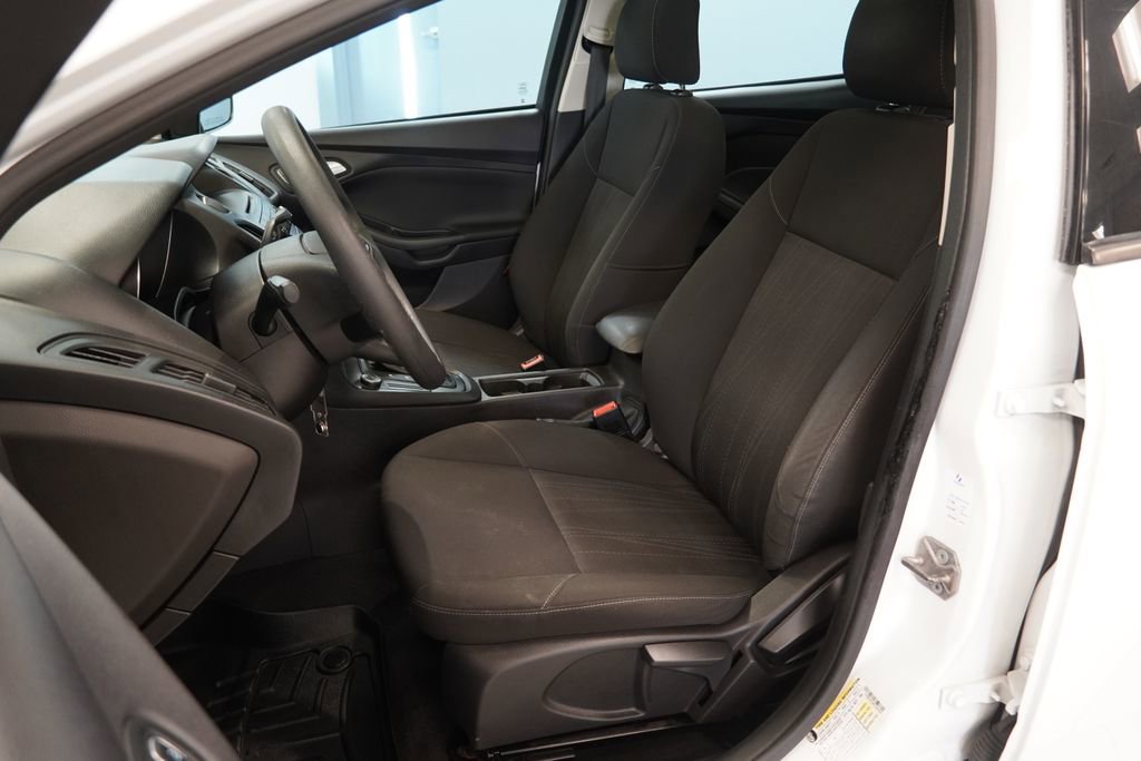 Used 2015 Ford Focus SE FWD image 3