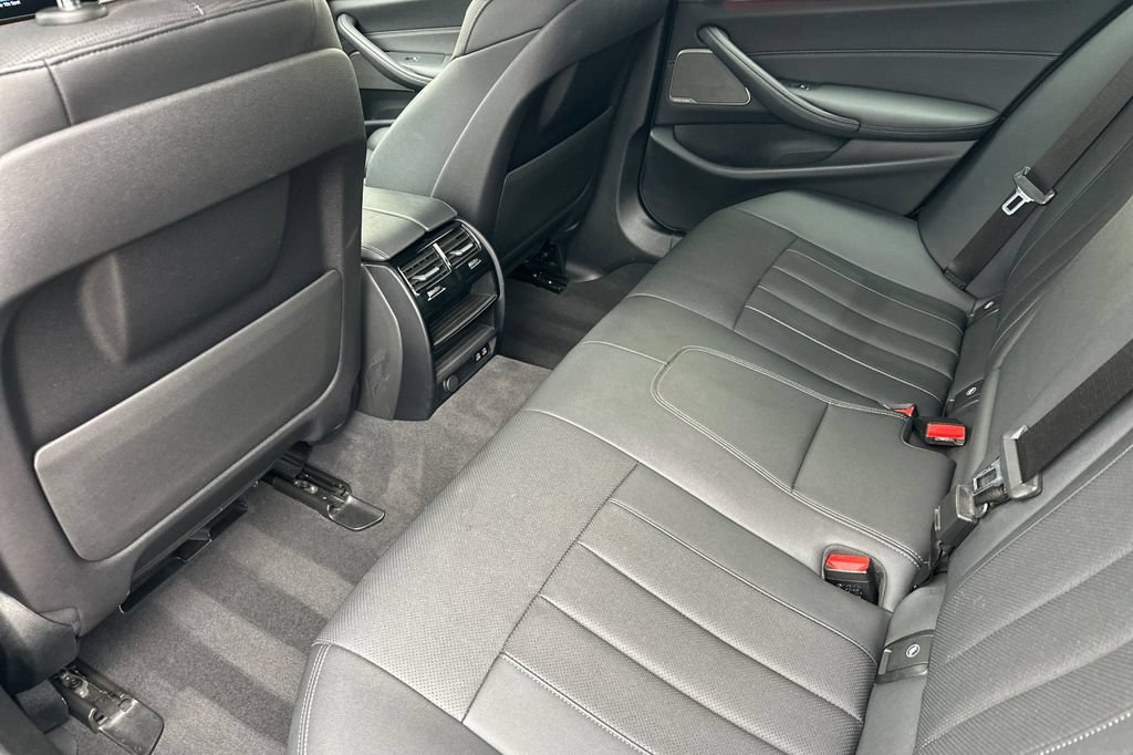 Used 2023 BMW 530e w/ Premium Package RWD image 12