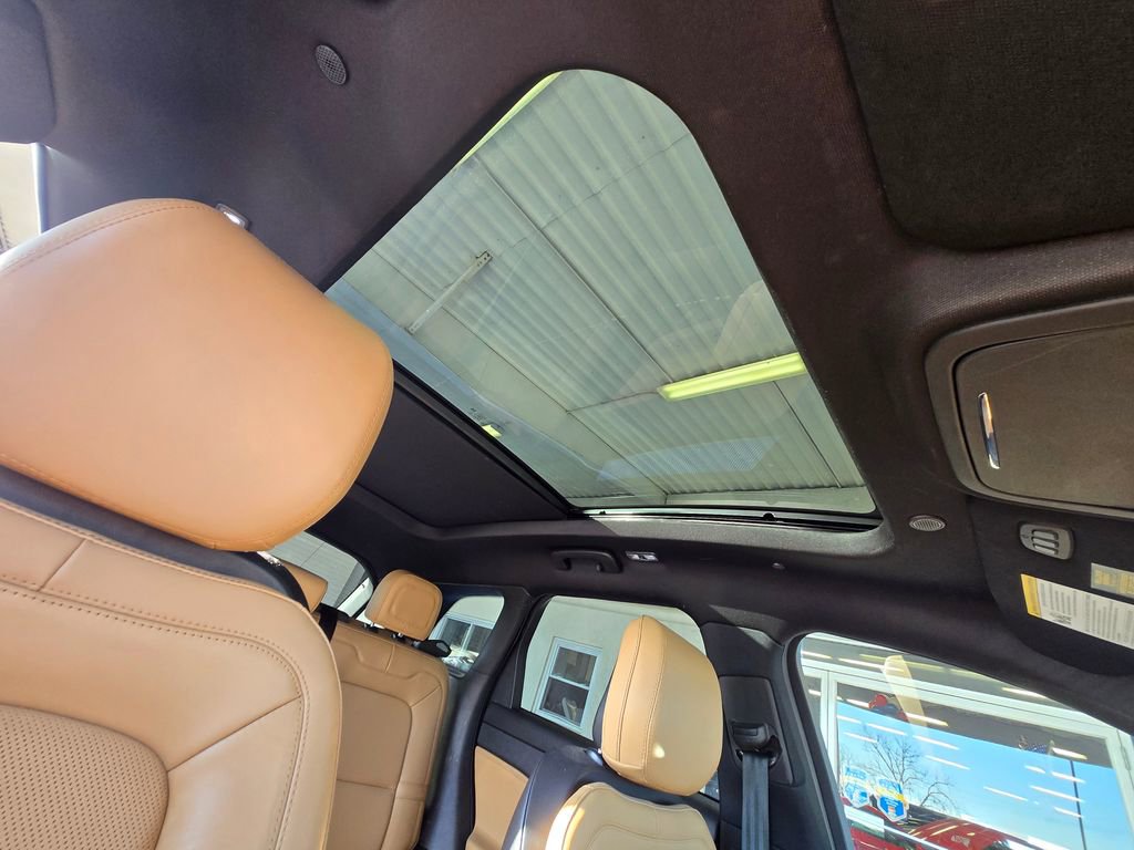 Used 2022 Lincoln Corsair Reserve w/ Equipment Group 201A image 28