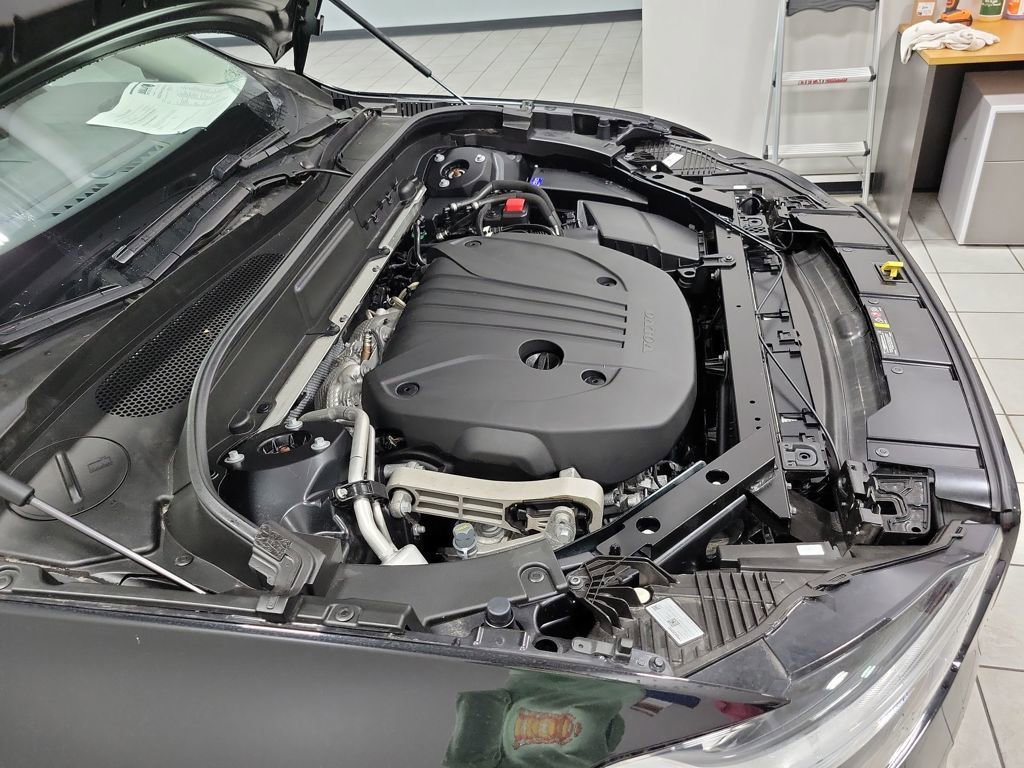 Used 2025 Volvo XC60 B5 Plus image 44