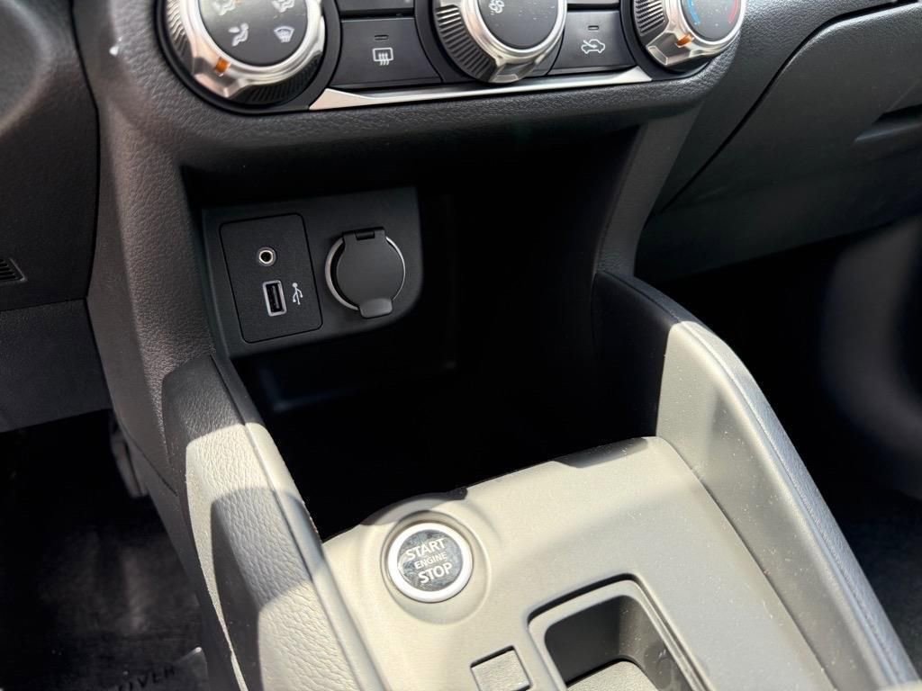 Certified 2025 Nissan Kicks Play S image 8