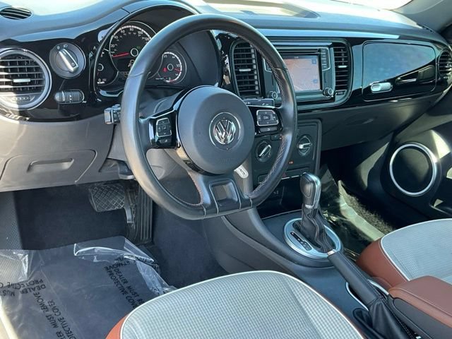 Used 2016 Volkswagen Beetle 1.8T Classic FWD image 11