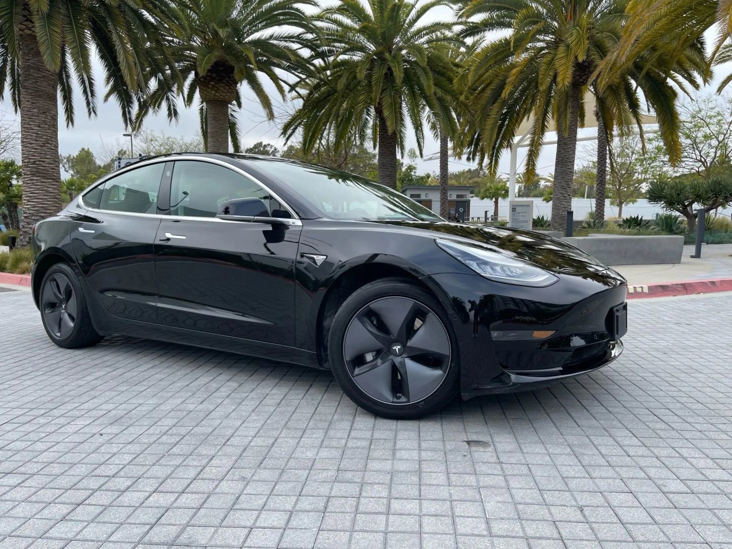 Used 2019 Tesla Model 3 Standard Range Plus image 10