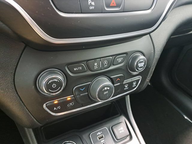Used 2020 Jeep Cherokee Latitude Plus AWD/4WD image 14
