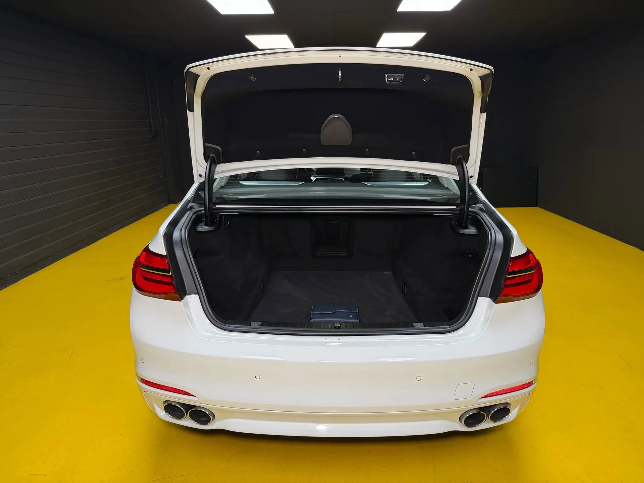 Used 2017 BMW 750i xDrive image 15