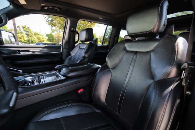 Used 2022 Jeep Wagoneer Series III w/ Premium Group I AWD/4WD image 66