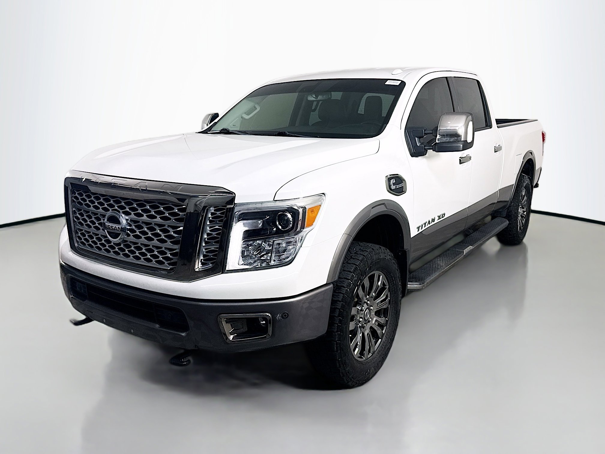 Used 2019 Nissan Titan Platinum Reserve w/ Platinum Utility Package image 4