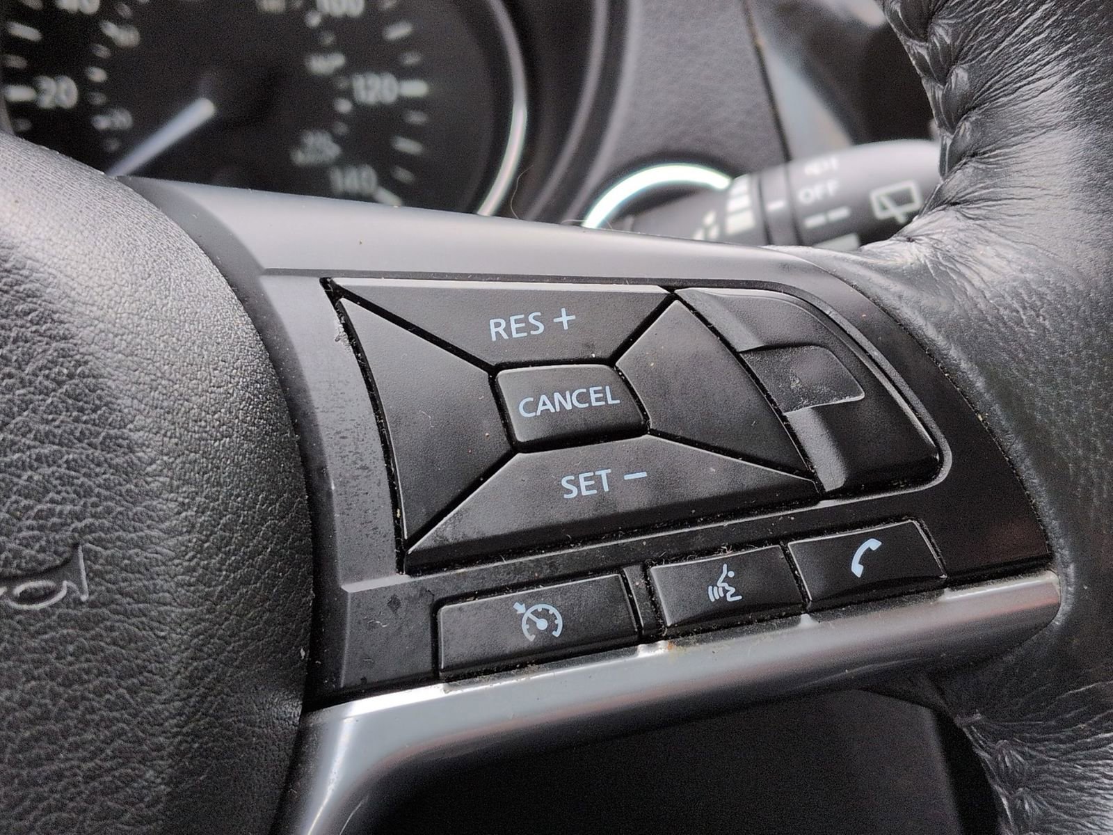 Certified 2018 Nissan Rogue SV AWD/4WD image 17