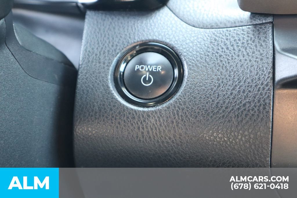 Used 2025 Toyota Camry SE image 33
