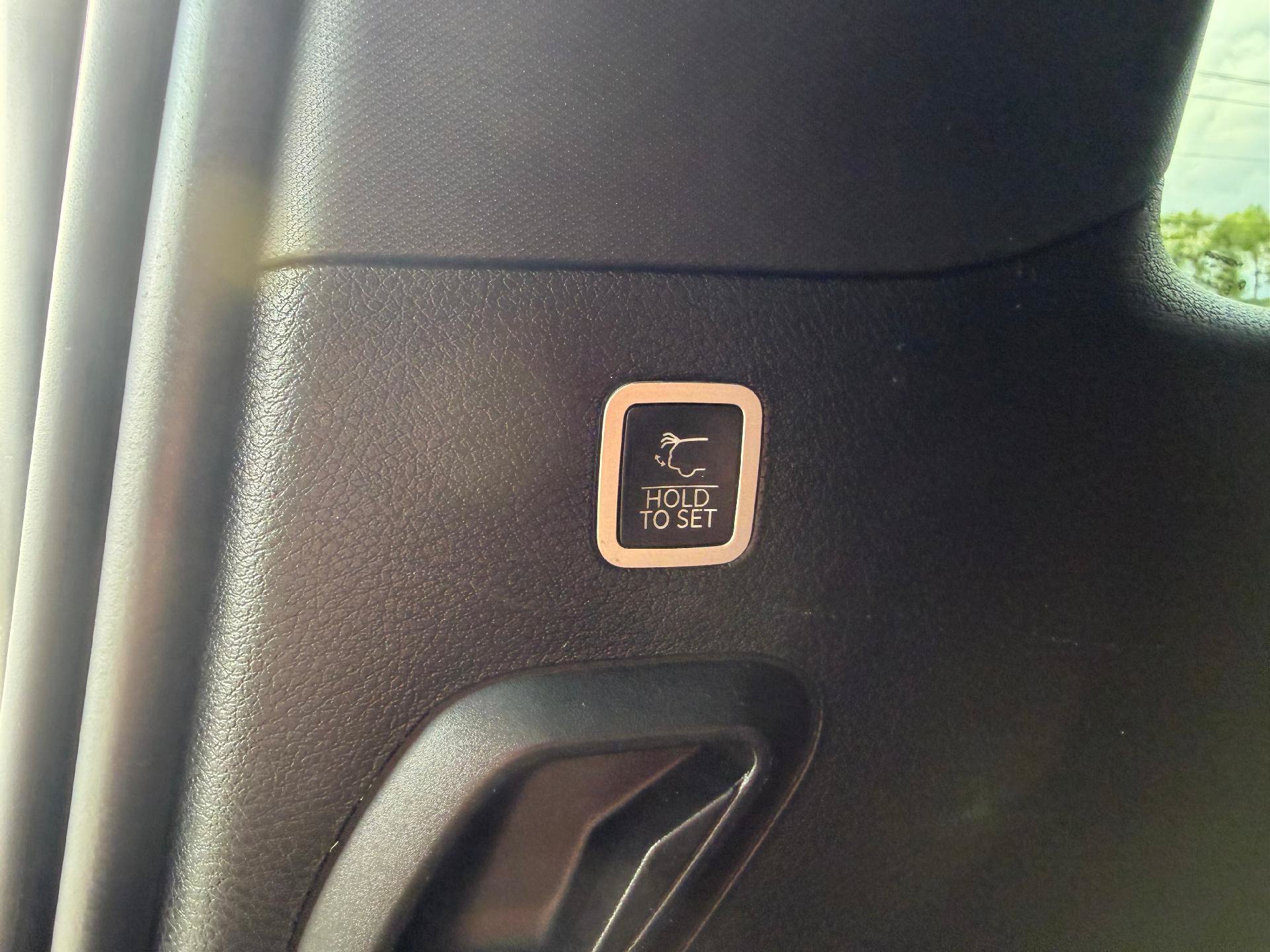 Used 2022 Jeep Wagoneer Series II AWD/4WD image 14