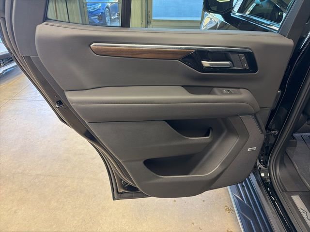 Used 2025 Chevrolet Tahoe High Country image 32