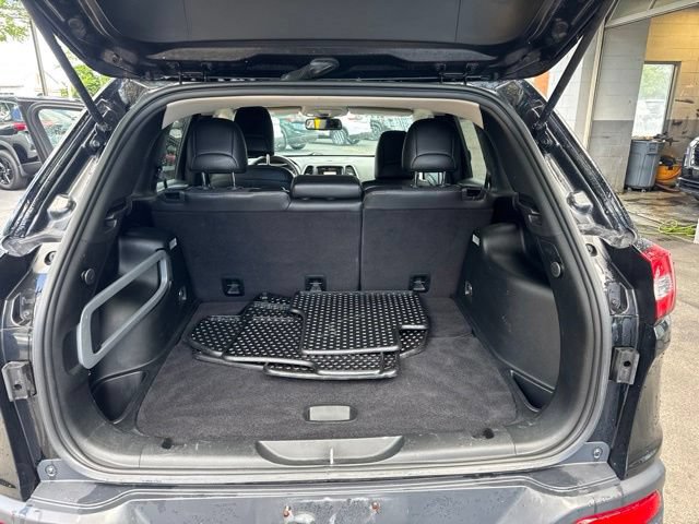 Used 2018 Jeep Cherokee Latitude Plus w/ Cold Weather Group AWD/4WD image 20