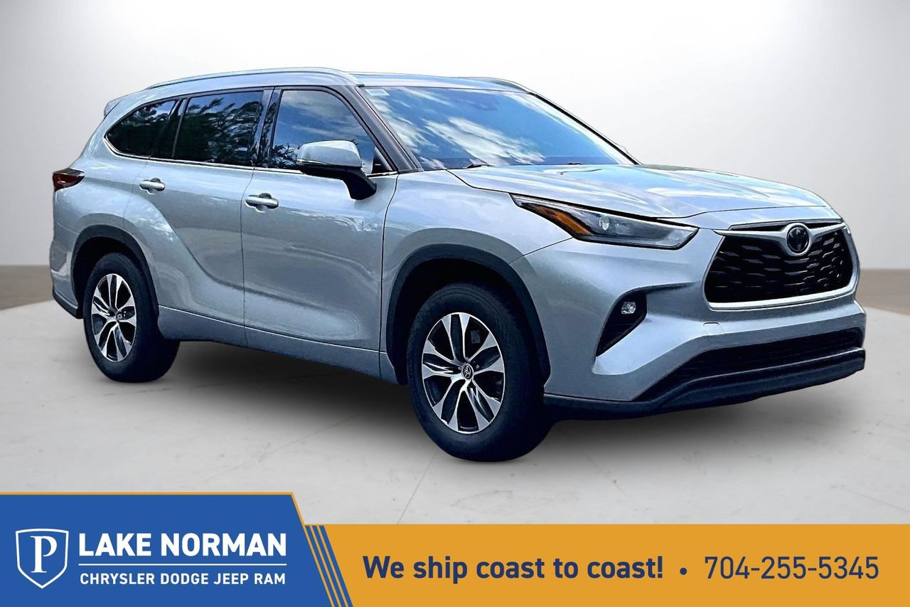Used 2021 Toyota Highlander XLE FWD video 1